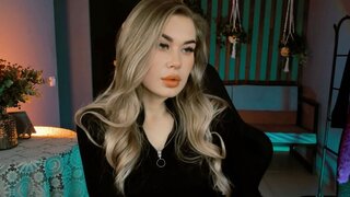 Join AdelLoys’s Live Webcam Show