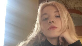 Join AislyEsse’s Live Webcam Show