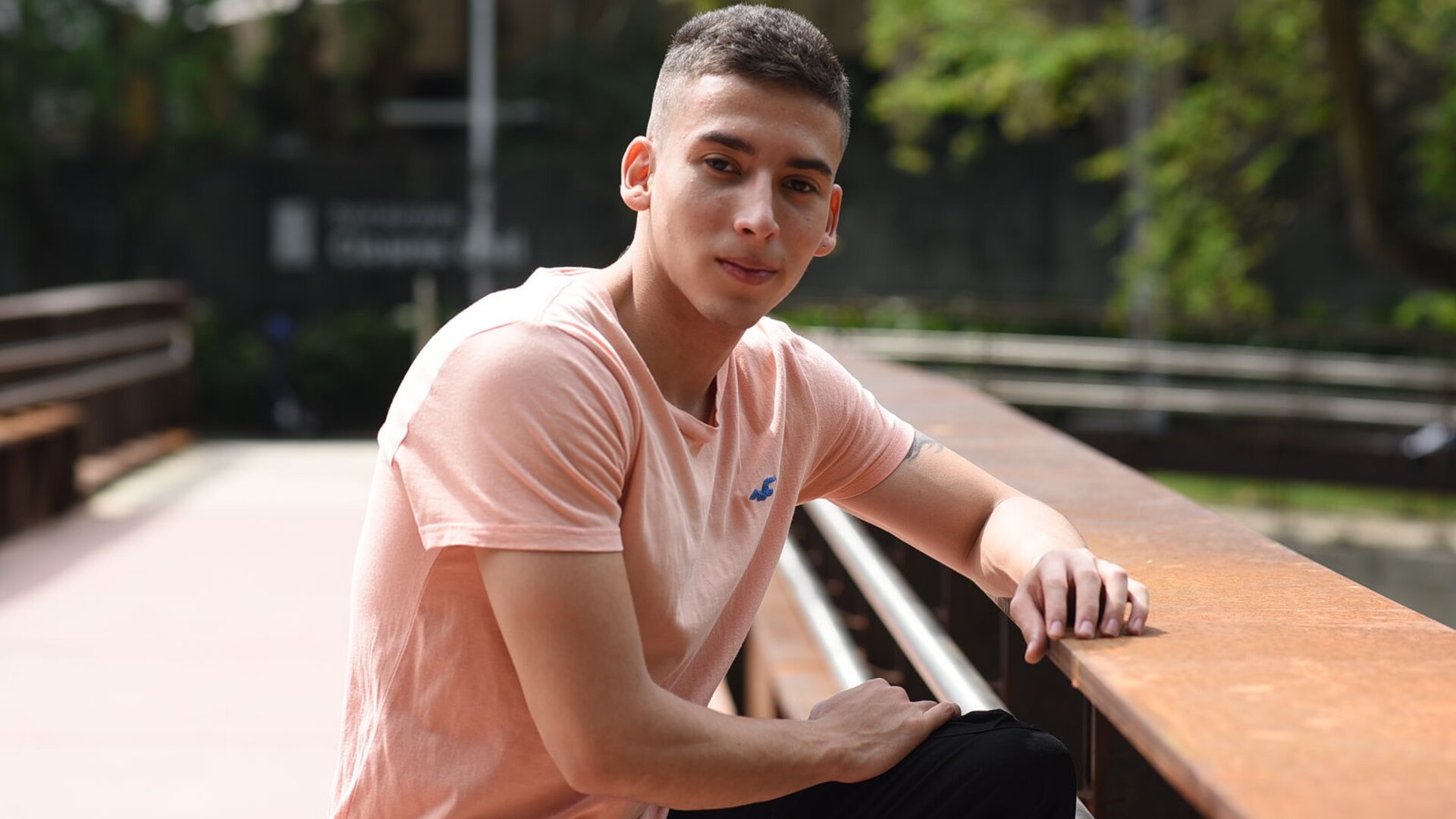 Join AndreyDavis’s Live Webcam Show