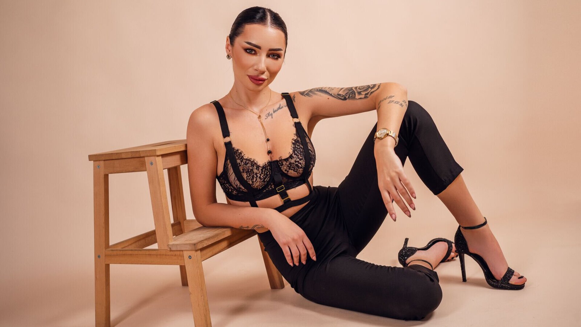Join AngieShaen’s Live Webcam Show