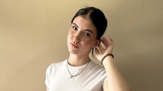 Join AnnaHarrison’s Live Webcam Show
