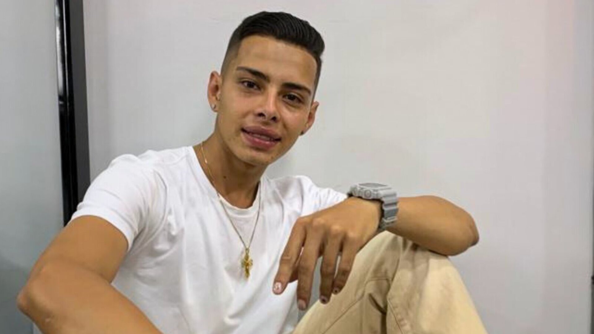 Join ArthurCardinal’s Live Webcam Show