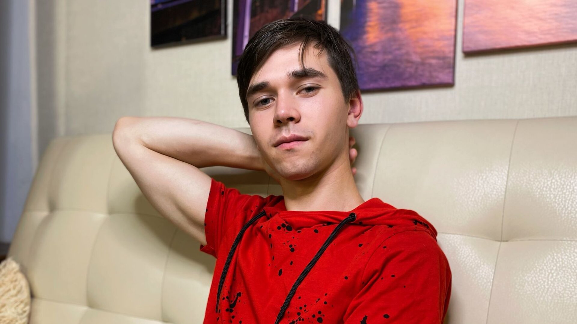 Join ArtiLanus’s Live Webcam Show
