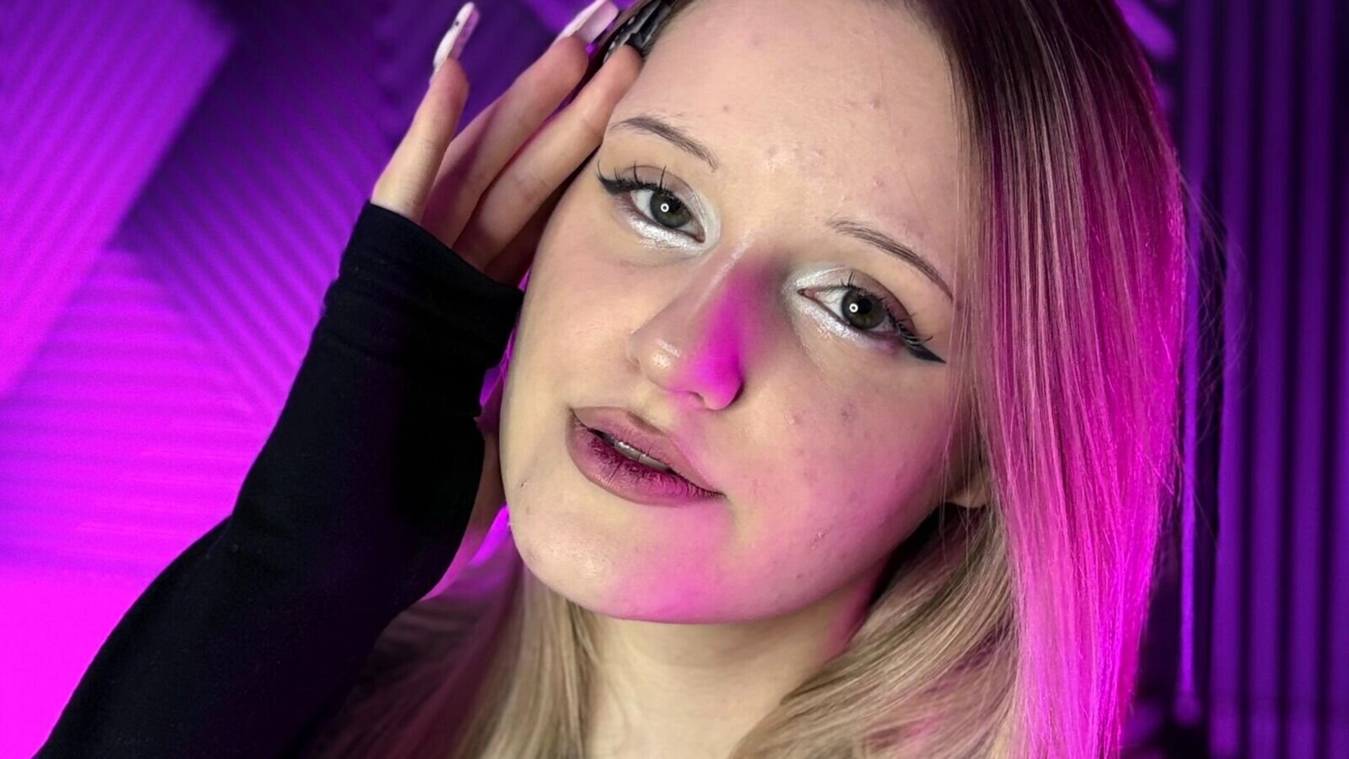 Join BlissArness’s Live Webcam Show
