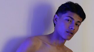 Join DerekRioz’s Live Webcam Show