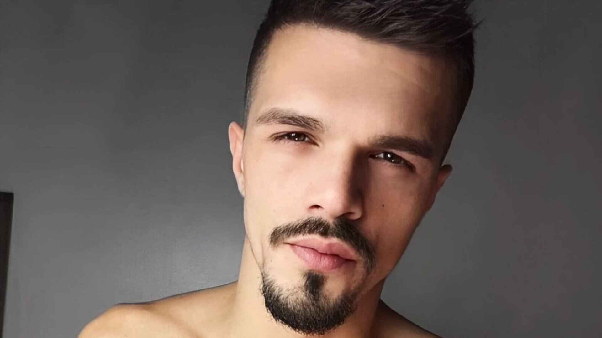 Join DonyBrown’s Live Webcam Show