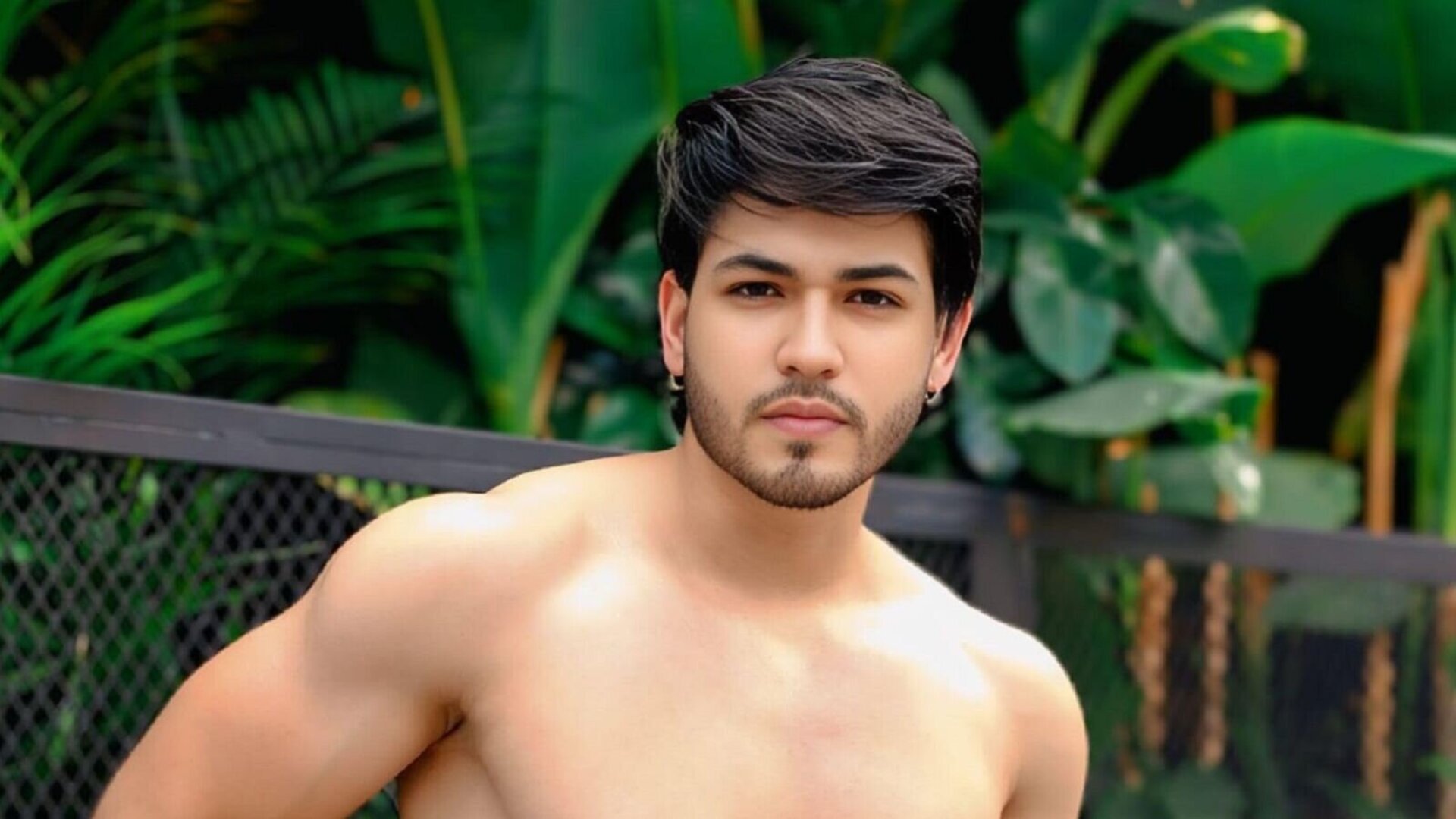 Join ElianKeiser’s Live Webcam Show