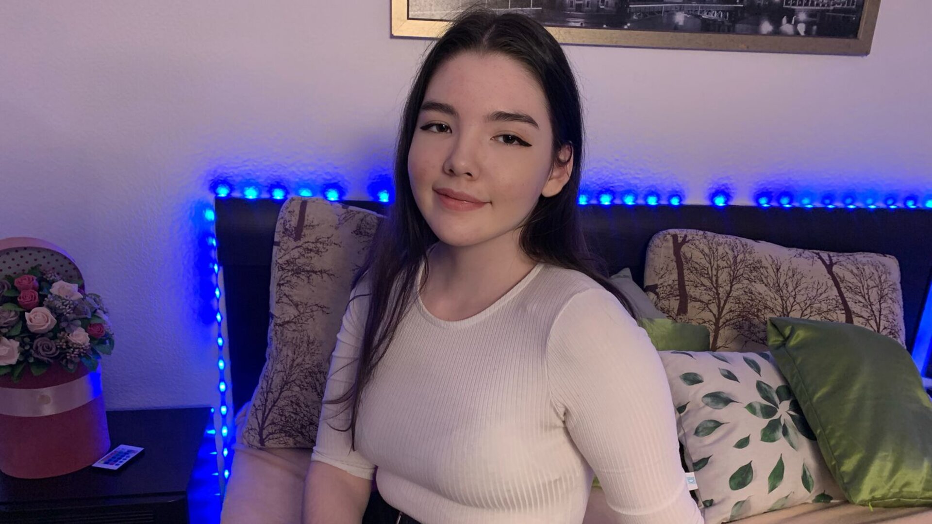 Join EllenBell’s Live Webcam Show
