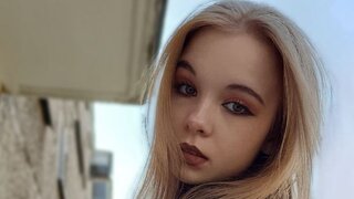 Join ElletteChesser’s Live Webcam Show