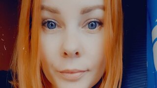 Join ElliWilly’s Live Webcam Show
