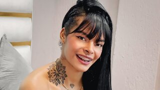 Join EmmaHillls’s Live Webcam Show
