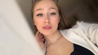 Join EvaEverston’s Live Webcam Show