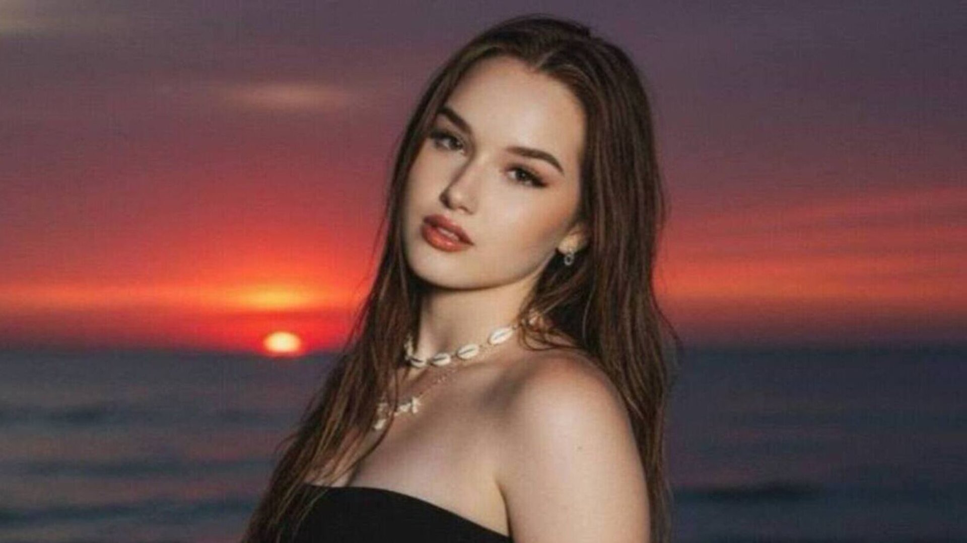 Join EvelinRace’s Live Webcam Show