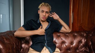 Join FrederikHilton’s Live Webcam Show
