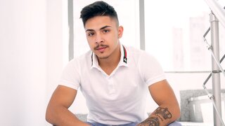 Join GaryHendricks’s Live Webcam Show
