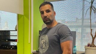 Join GianniLeo’s Live Webcam Show