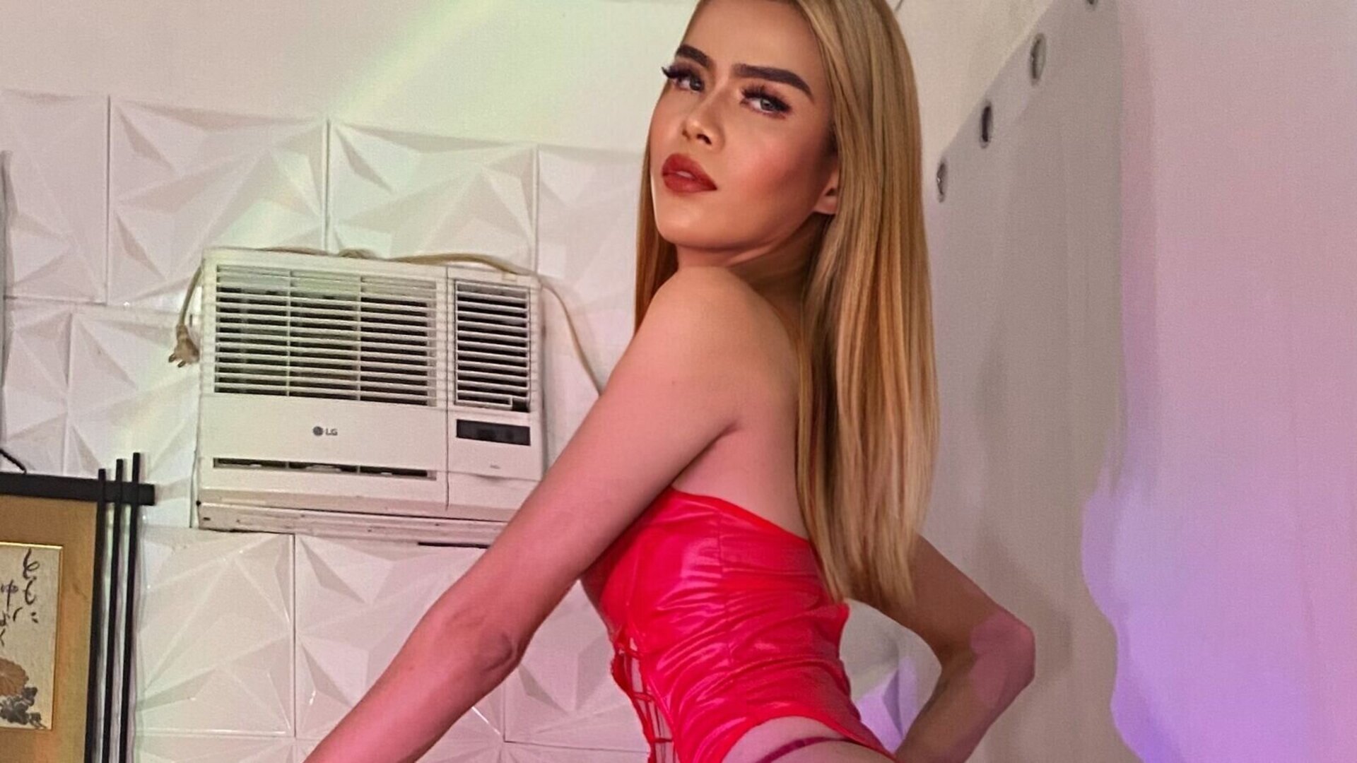Join HazelPhoenix’s Live Webcam Show