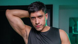 Join HenriClark’s Live Webcam Show