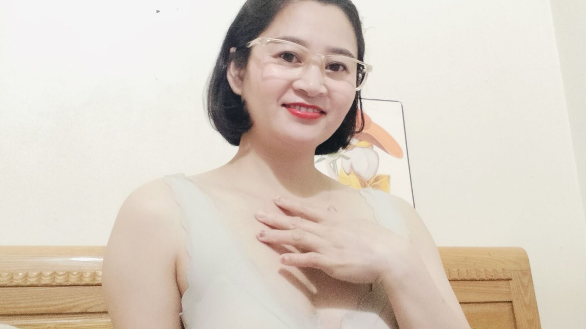 Join HueRina’s Live Webcam Show