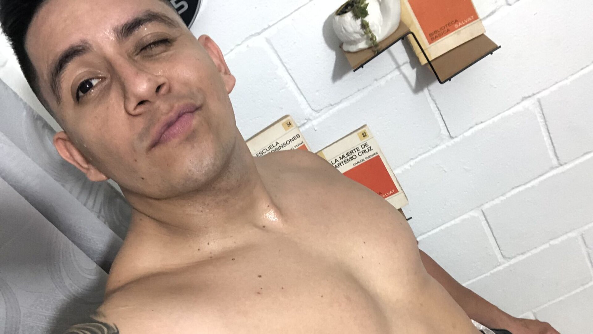 Join JackRoonie’s Live Webcam Show