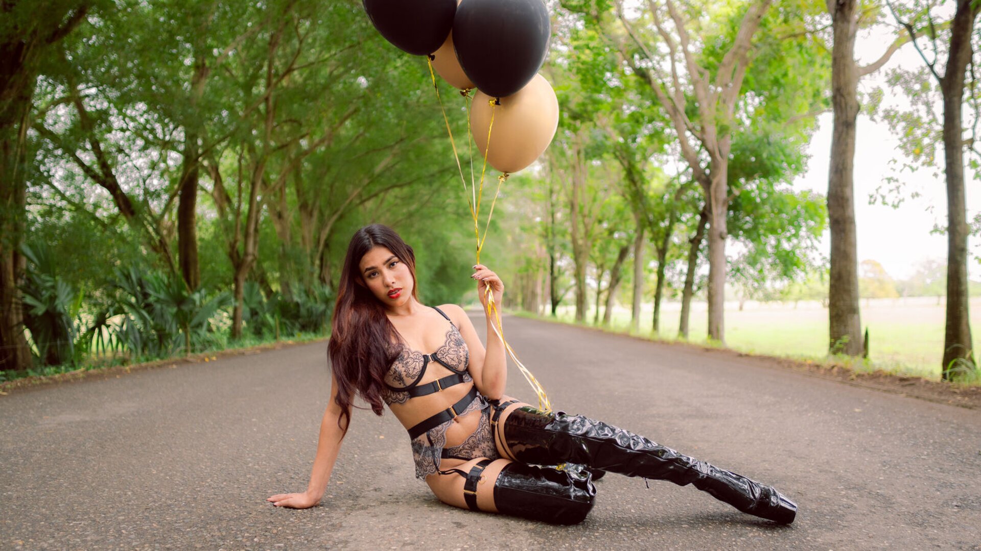 Join JeniferLuna’s Live Webcam Show