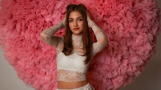 Join LauraPresley’s Live Webcam Show