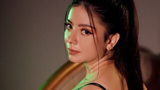 Join LauryMoons’s Live Webcam Show