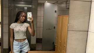 Join LiilyHadid’s Live Webcam Show