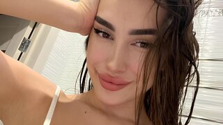 Join LunaMu’s Live Webcam Show