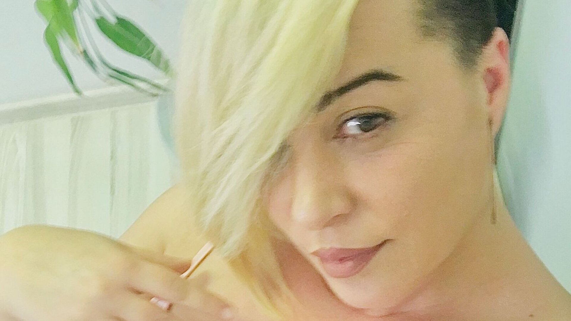 Join MajaDudek’s Live Webcam Show