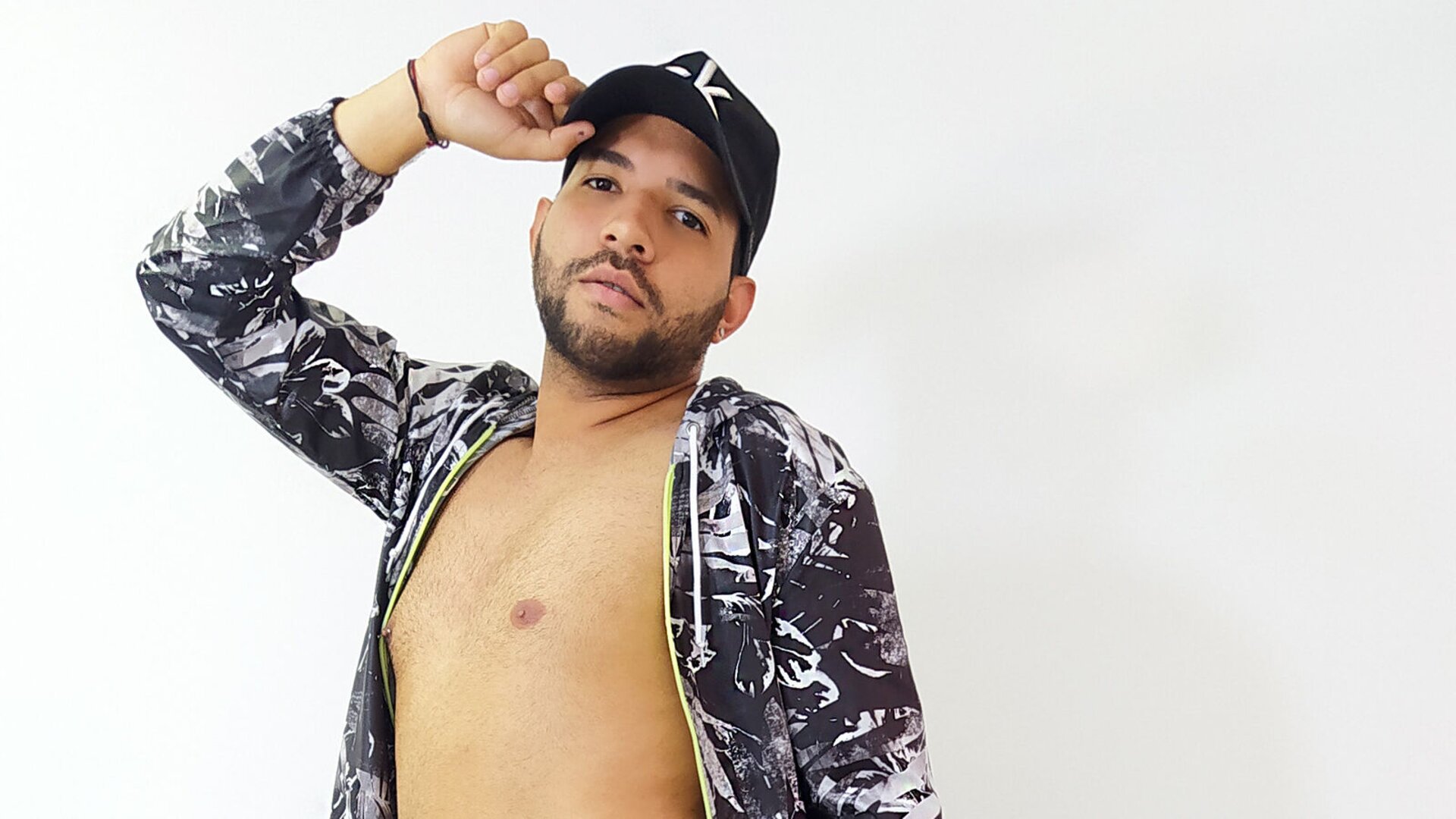 Join ManuCole’s Live Webcam Show