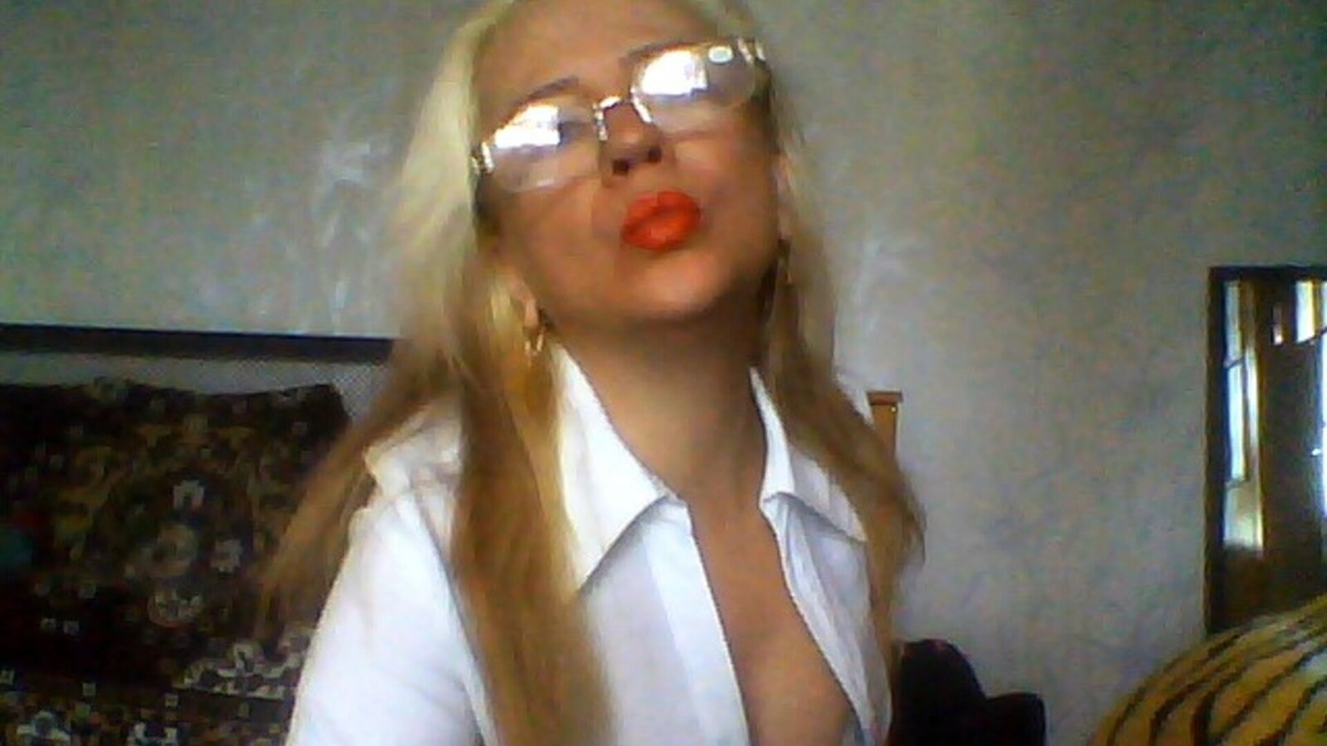 Join MariKuras’s Live Webcam Show