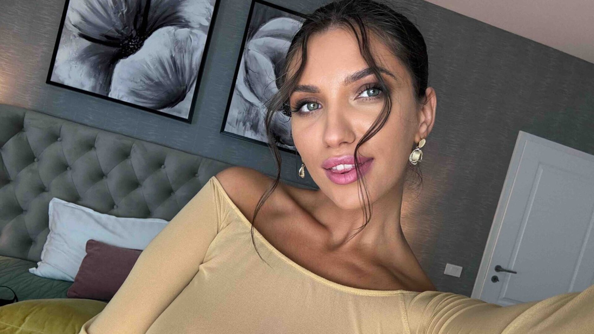 Join MathildaLian’s Live Webcam Show