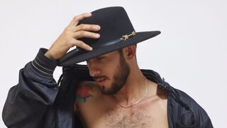 Join MaxHill’s Live Webcam Show