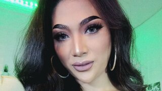 Join MikaWilson’s Live Webcam Show