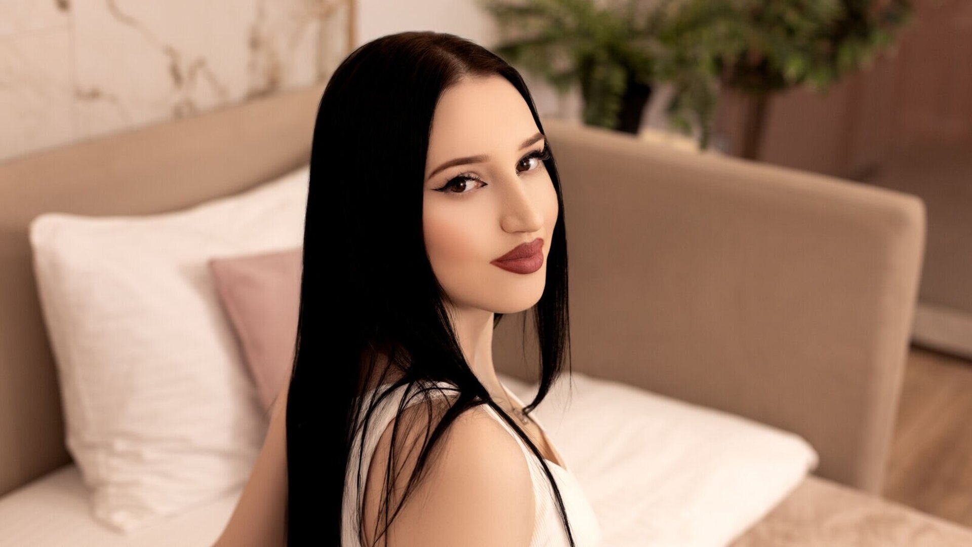 Join NaomiReese’s Live Webcam Show