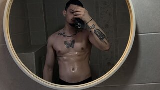 Join OscarGriffin’s Live Webcam Show
