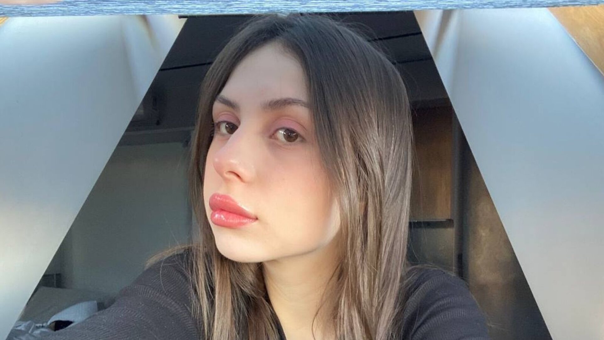 Join PoliMolly’s Live Webcam Show