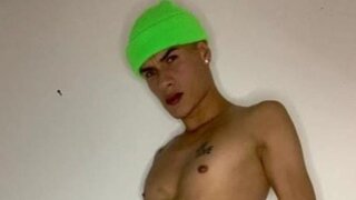 Join RaimonBeans’s Live Webcam Show
