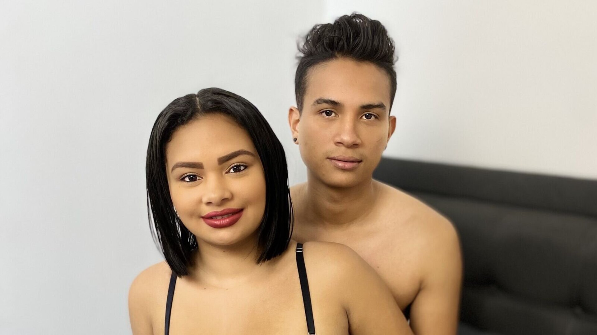 Join ReneAndEstefania’s Live Webcam Show