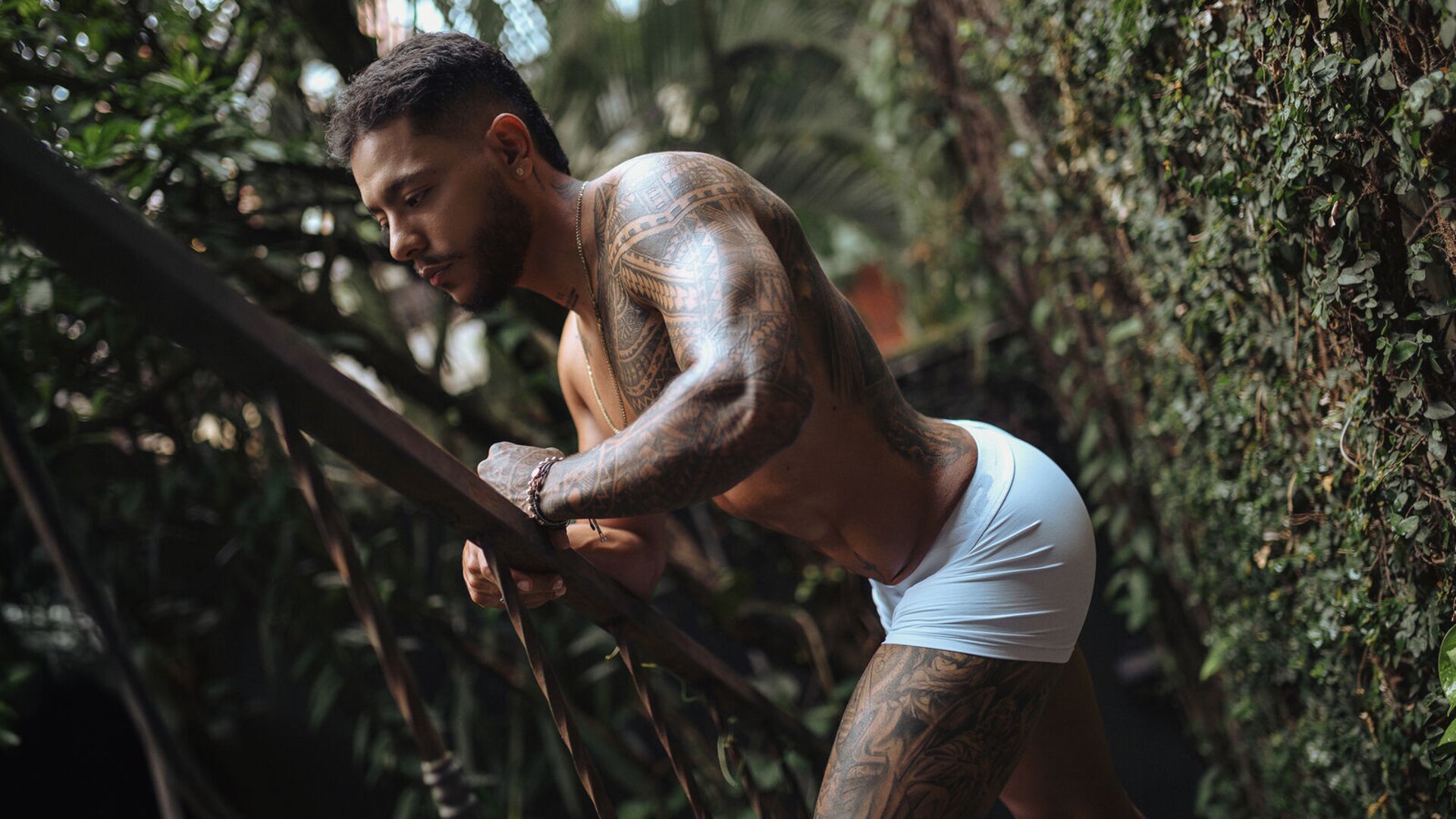 Join SantiagoSpinoza’s Live Webcam Show