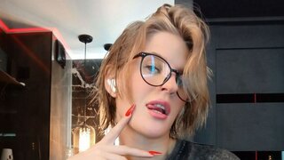 Join SilverAmos’s Live Webcam Show