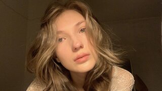 Join SophieLix’s Live Webcam Show