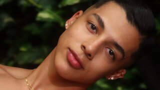 Join TroyeWiilliams’s Live Webcam Show
