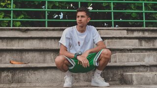 Join VelamikConor’s Live Webcam Show