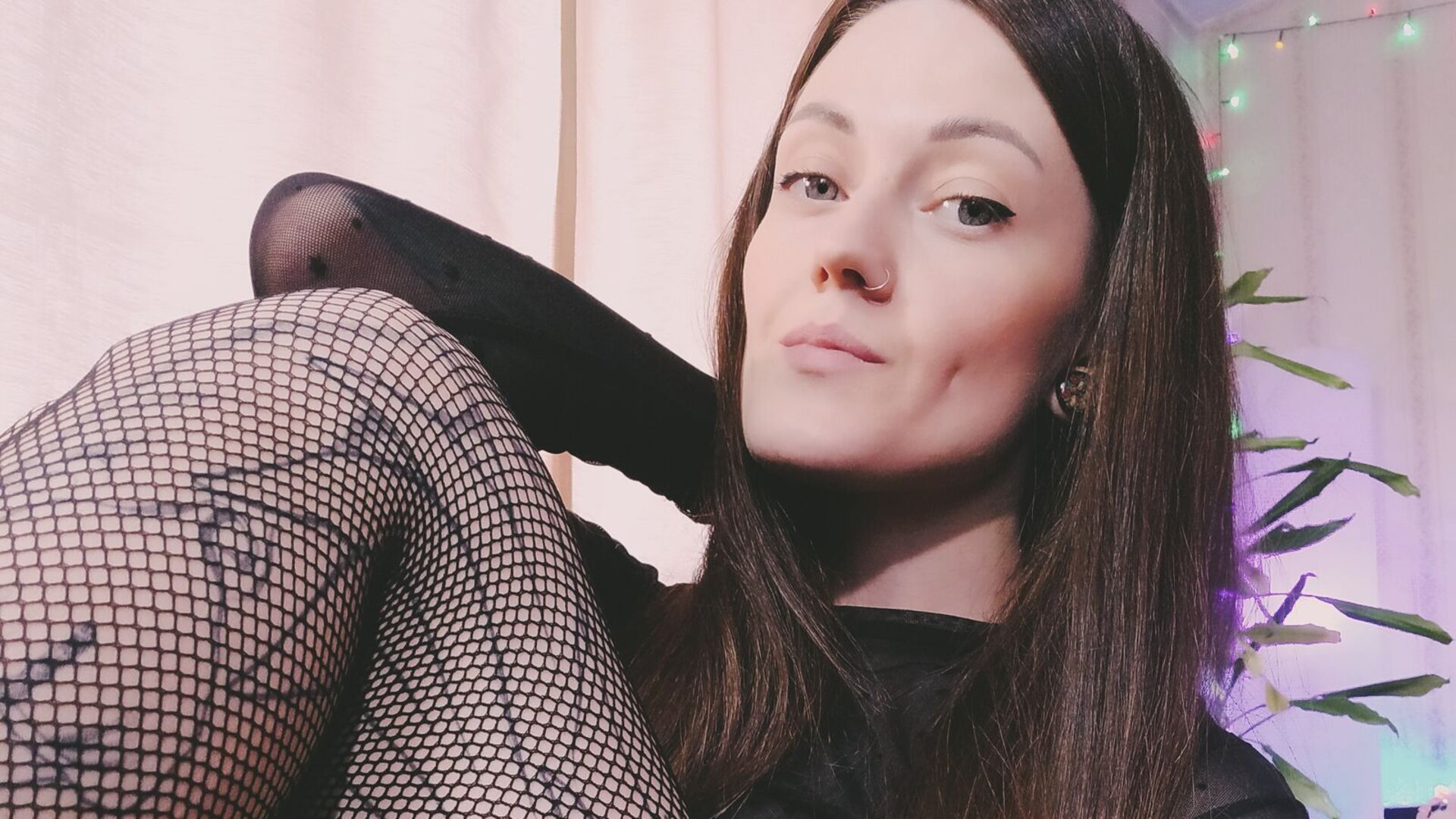 Join YukKorhonen’s Live Webcam Show