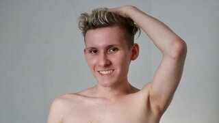 Join fantasytwink’s Live Webcam Show